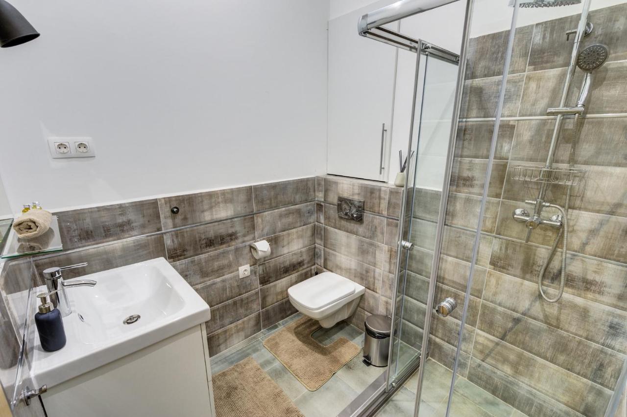 Rozsa Apartment *